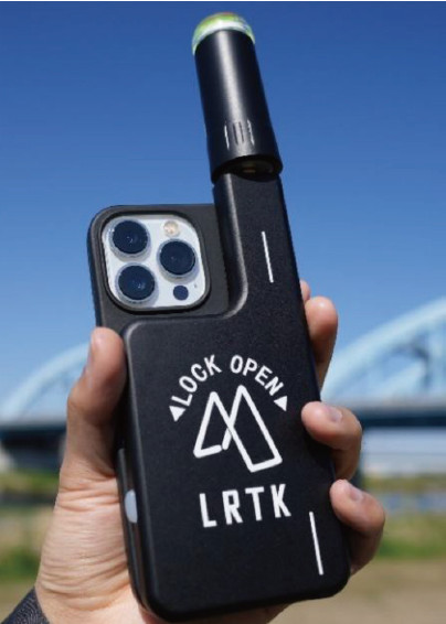 iPhoneに装着したLRTK